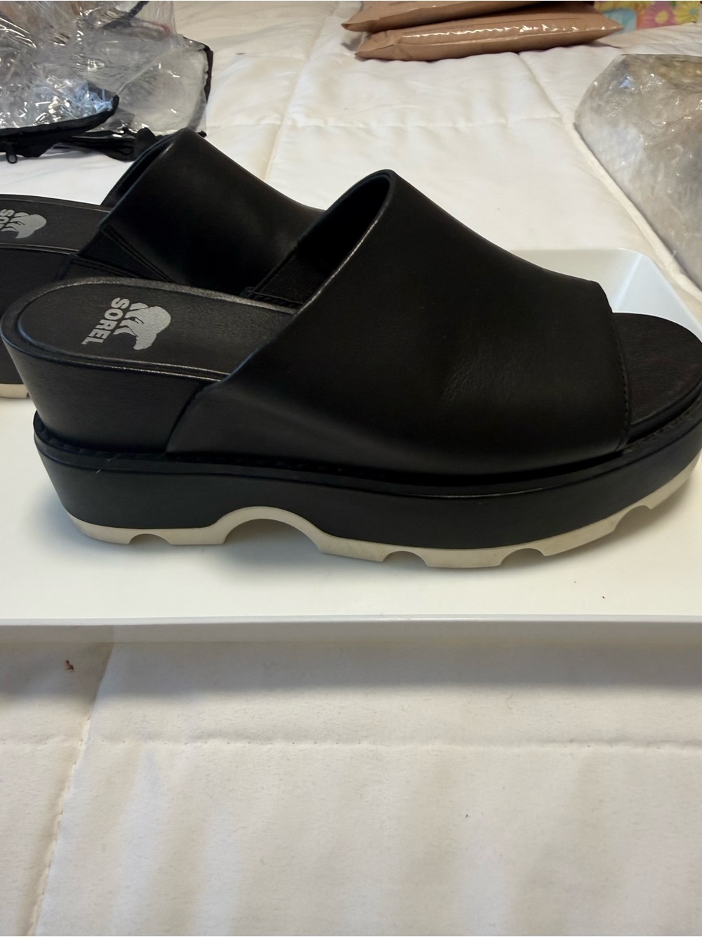 NWOT-Sorel Black leather Slide Platform Sandals lug sole. 6.5 - Picture 3 of 7